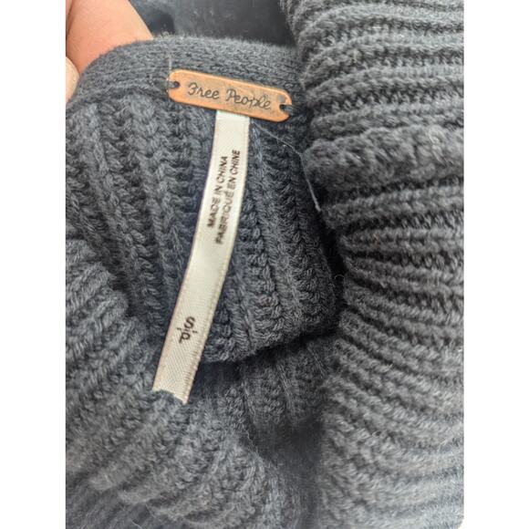 Free People NWT Sz S Layer Cake Sweater NEW Black - Picture 4 of 4